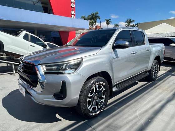 TOYOTA HILUX 2.8 D-4D TURBO DIESEL CD SRV 4X4 AUTOMÁTICO TOYOTA HILUX 2.8 D-4D TURBO DIESEL CD SRV 4X4 AUTOMÁTICO